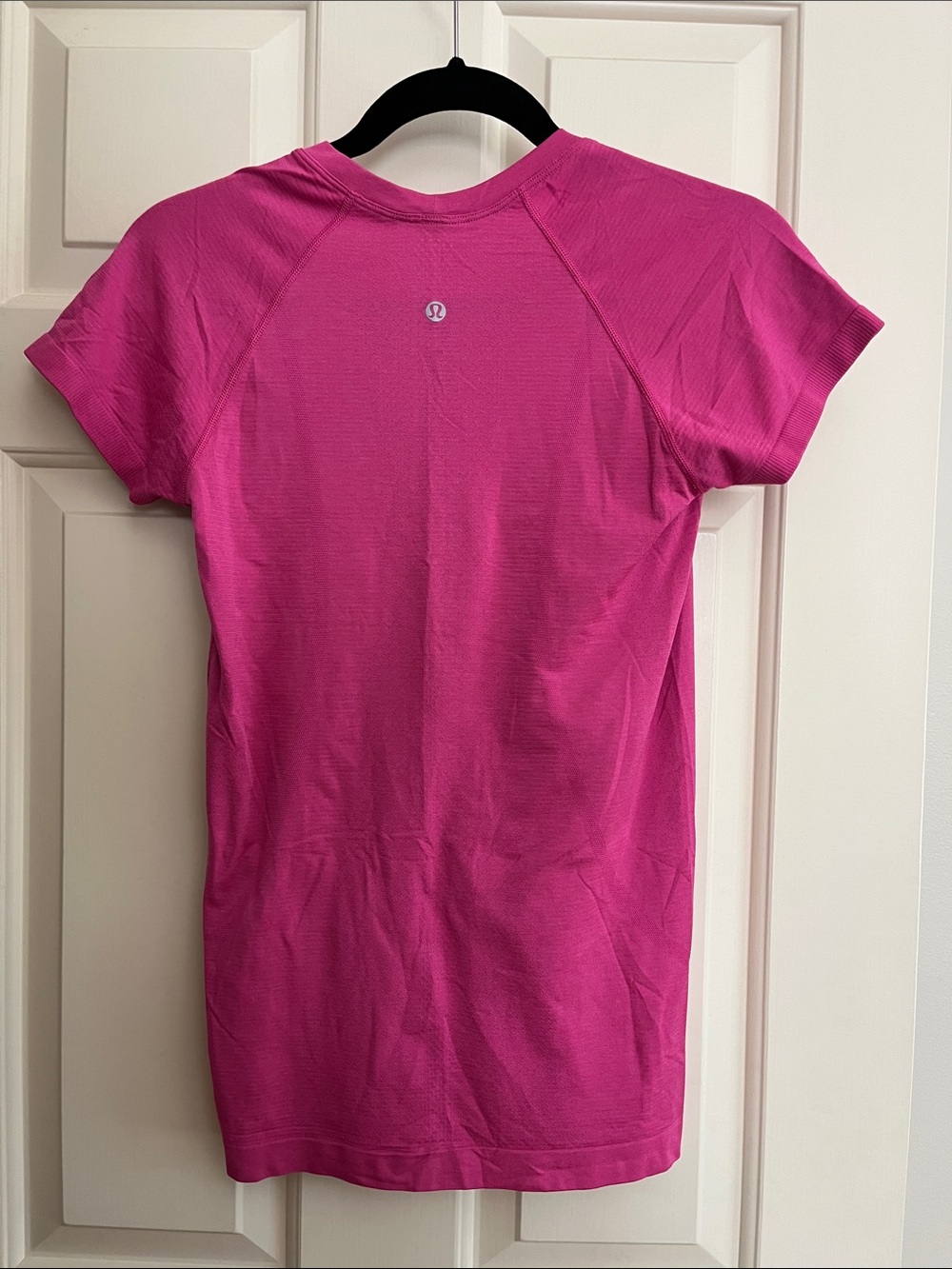 Lululemon Women’s Swiftly short sleeve Fuchsia Pink size 6 - Picture 2 of 3